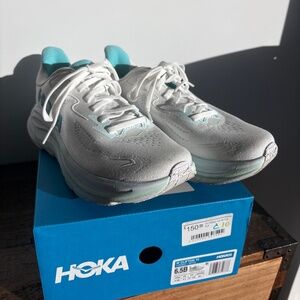 Hoka Clifton 10 white/cielo, NEW, 6.5B -fits like 7, worn twice